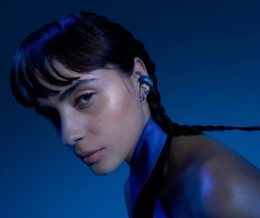 bose-ultra-open-earbuds-lunar-blue-03.jpg
