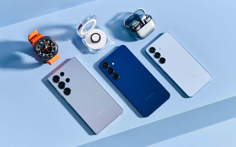 009-eco-galaxy-s25ultra-titaniumsilverblue-s25plus-navy-s25-icyblue-watch-ultra-titaniumgray-buds3pro-silver-ring-titaniumsilver.jpg