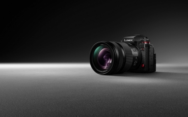 lumix-camera-dc-s1rm2-key-visual-01.jpg