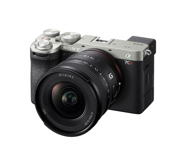 ilce-7cr-silver-16mm-f1.8-g-right-large.jpg
