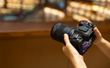 rf-20mm-f1.4l-vcm-lifestyle.jpg