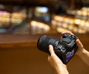 rf-20mm-f1.4l-vcm-lifestyle.jpg