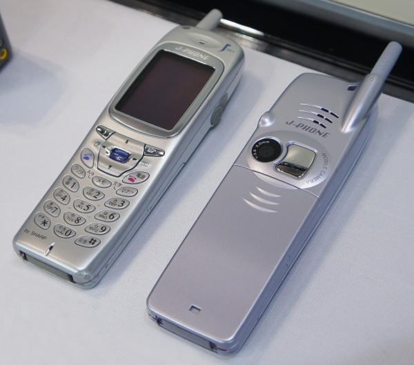 sharp-j-sh04-cp+-2011.jpg