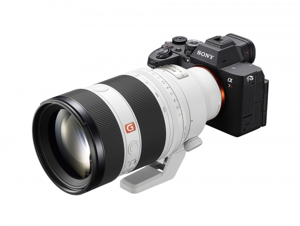 2.-ilce-7rm5-lens-right-large.jpg