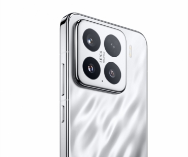 xiaomi-15-silvery-back-45-l-683x1024.jpg