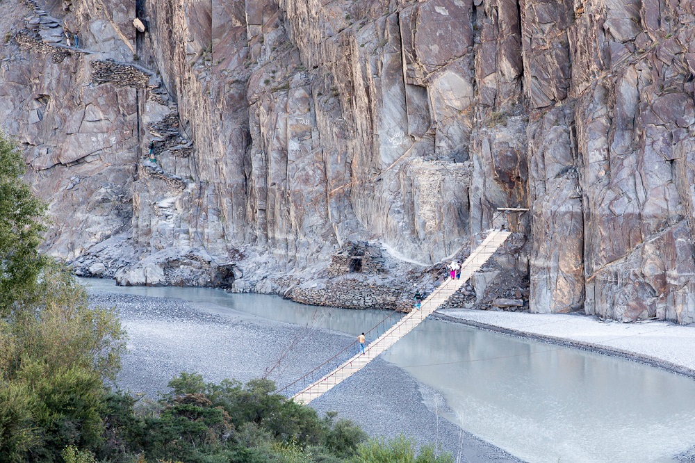 peter-holly,passau-bridge-pakistan.jpg