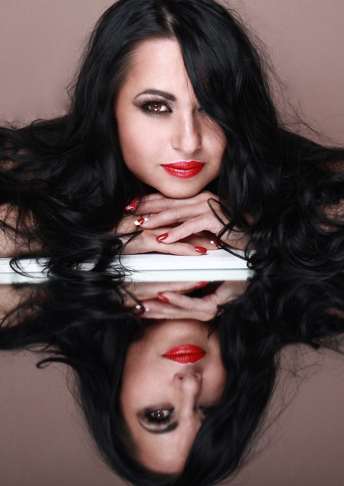 daniela-sedorova,-red-lips.jpg