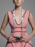 pen-e-pl8-black-shoulder-strap-funky-town--mood-000.jpg