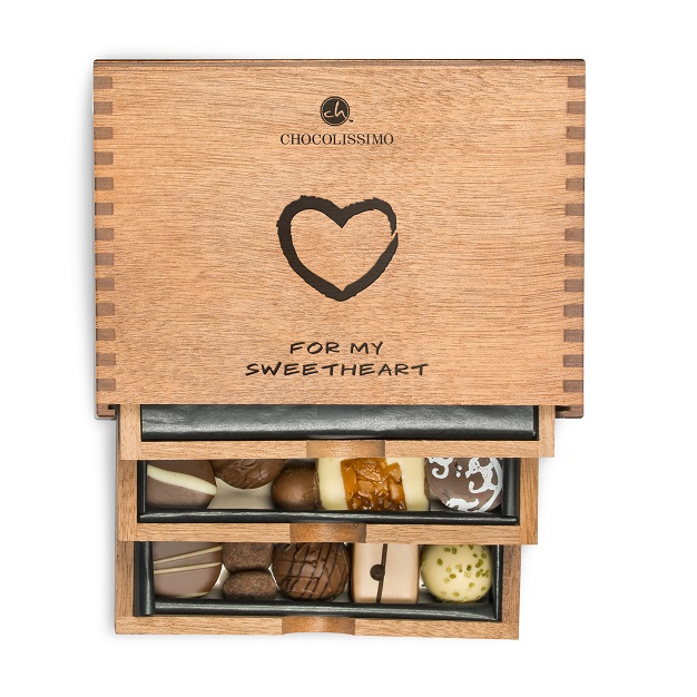 0204-grande-valentines-day-2016-04.jpg