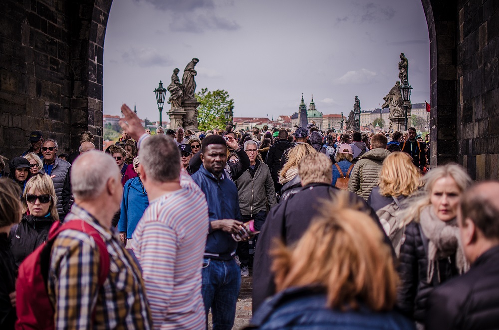 katerina-stefkova-charles-bridge.jpg