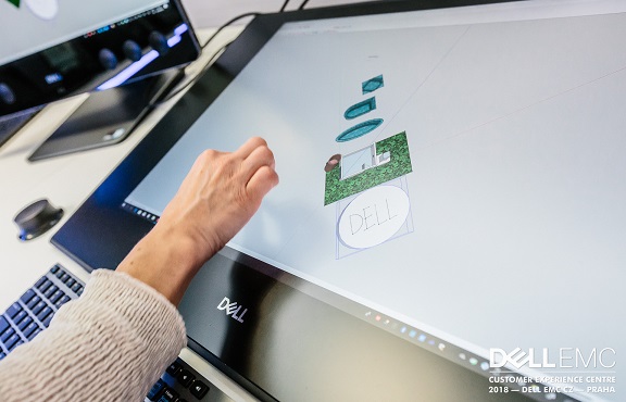 20180614-144531-0044-customer-experience-centre-prague-43262040190-o.jpg