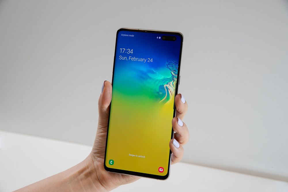 1-1.-galaxy-s10-5g-design.jpg