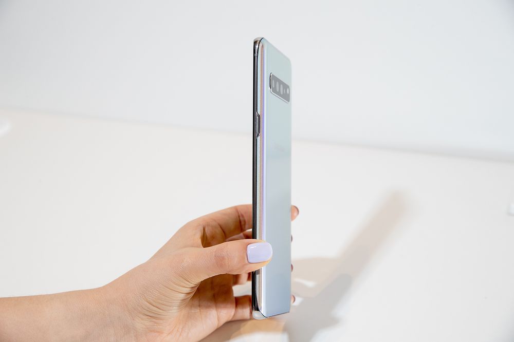 1-3.-galaxy-s10-5g-design.jpg