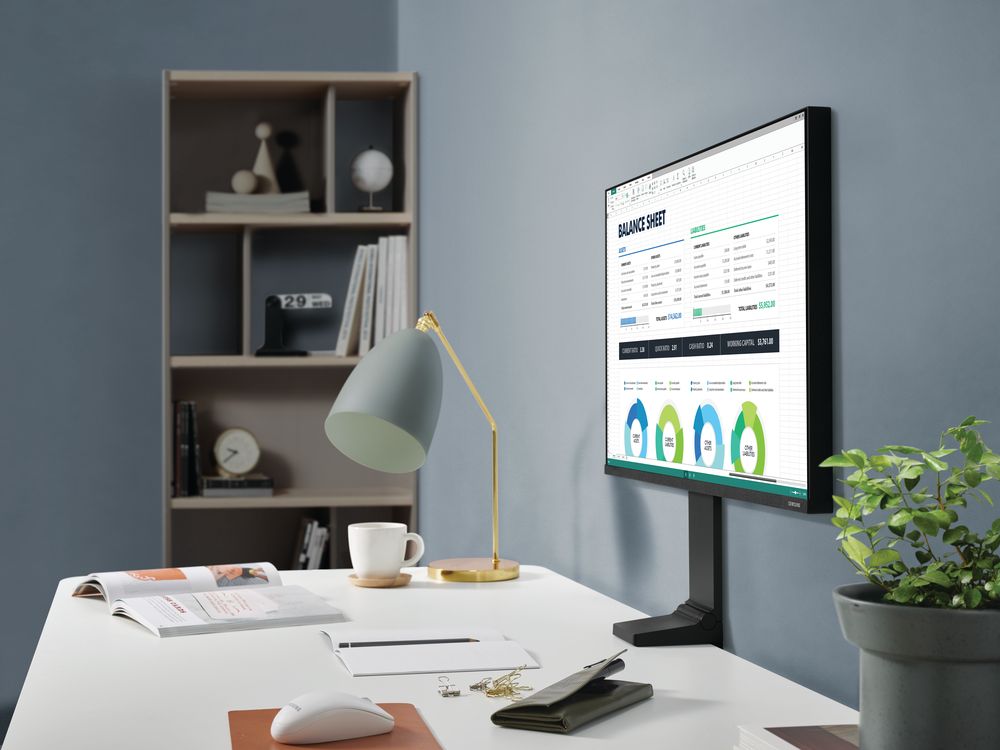spacemonitor-desk-pers01(cmyk)-excel.jpg