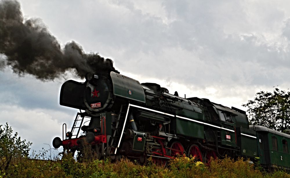 parni-lokomotiva-464.202-rosnicka-na-sire-trati.-autor-fota-miroslav-travnicek.jpg