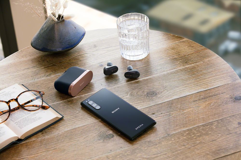 wf-1000xm3-&-xperia-5.jpg