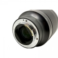 Tokina atx-m 85 mm f/1,8 FE v ruce