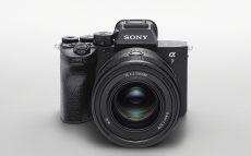 Fotoaparát SONY ALPHA 7 IV a 2 nové blesky