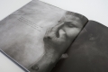 Fotografická art kniha Barbory Jelínková Rozpomenutí s portréty Vilmy Cibulkové, Ivany Jirešové, Jana Hrušínského, Lukáše Musila a dalších osobností