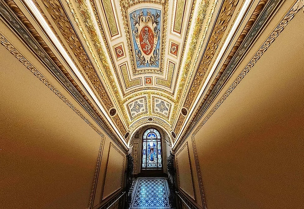 Interiér historické budovy Uměleckoprůmyslového musea je přehlídkou užitého umění a řemesel na přelomu 20. století