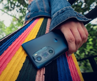 motorola-edge-30-pro-europe-gallery-shoot-professional-photos-26.jpg