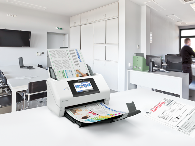 ds-790wn-lifestyle-office-scanway.png