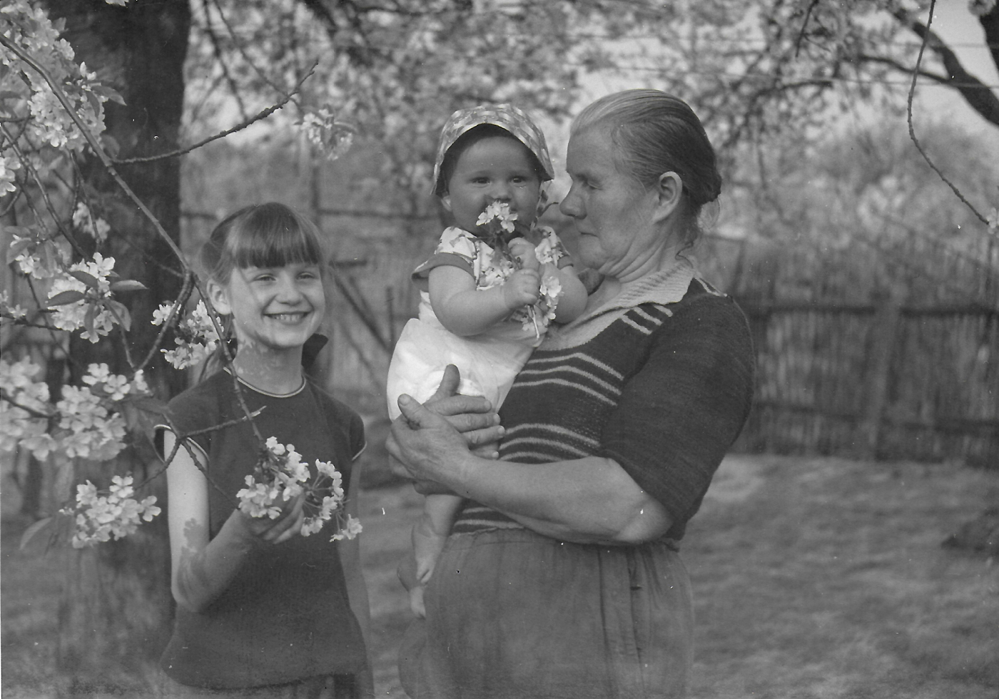 MIROSLAVA ŠINDELÁŘOVÁ - Májové květy