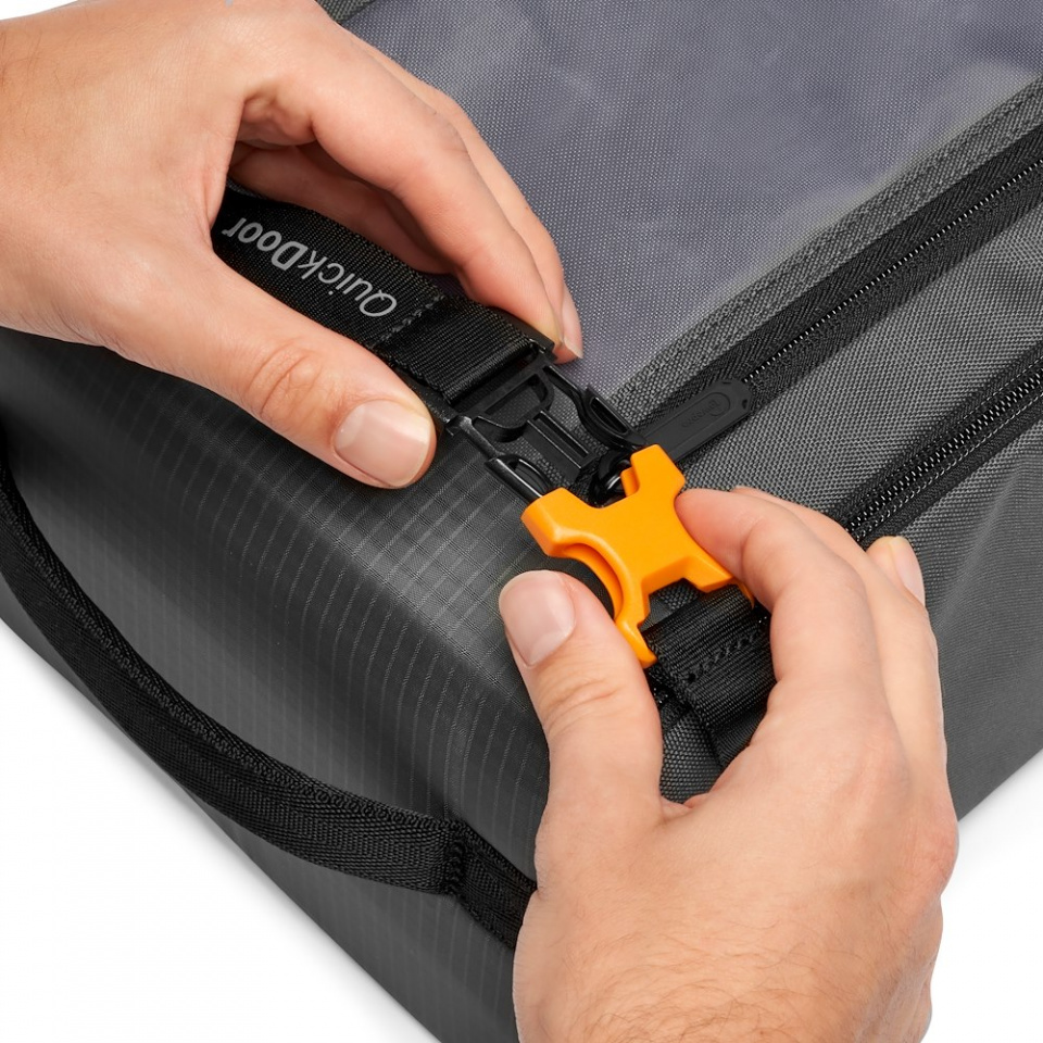 camera-case-lowepro-gearup-camera-box-xl-ii-lp37349-pww-quickdoor-3.jpg