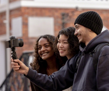4.-11-zv-e10-gp-vpt2bt-selfie-mid.jpg