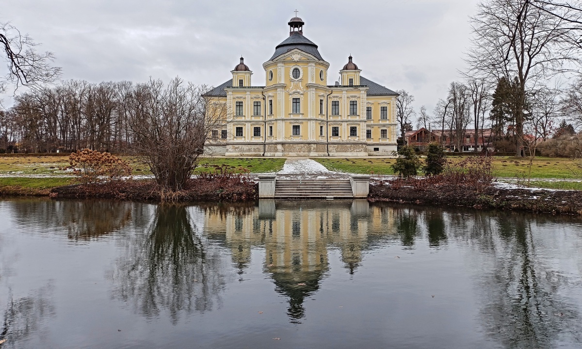 ŠÁRKA NOVÁKOVÁ - Zámek Kravaře