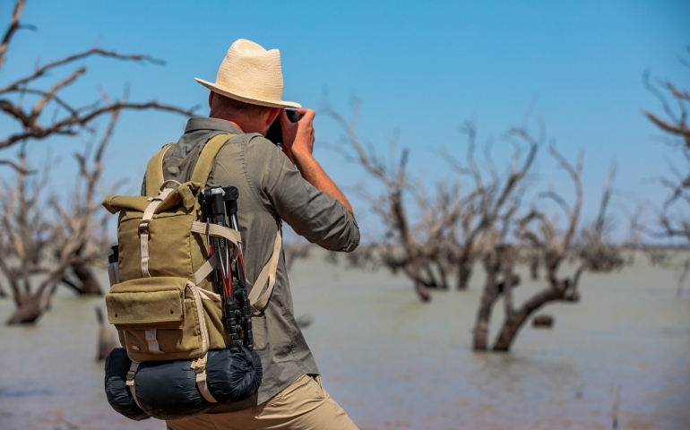 earth-explorer-small-backpack-emotional-04.jpg