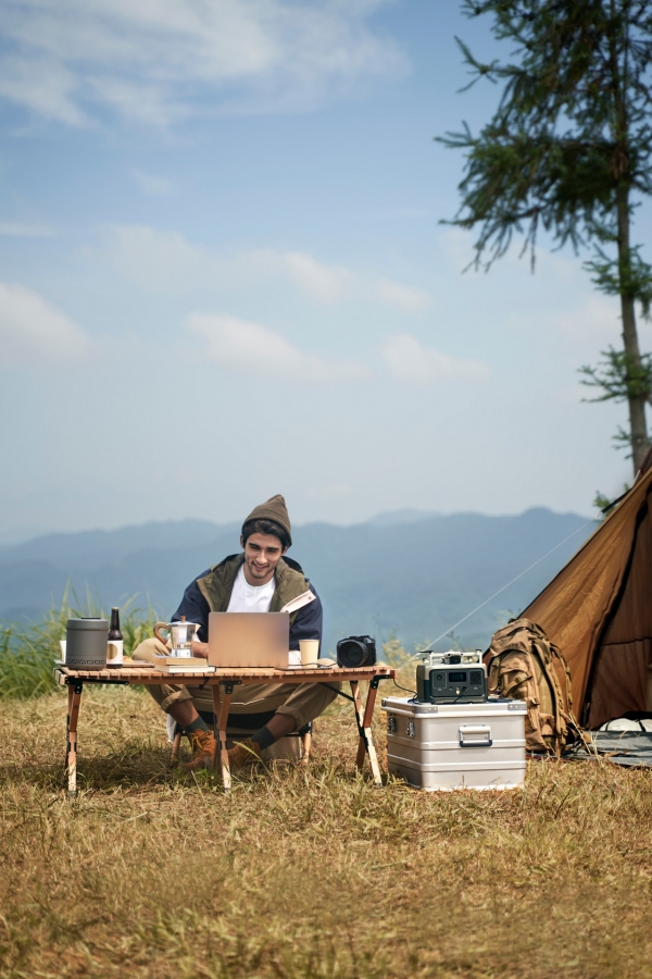 river-2-far-shot-outdoor-working.jpg