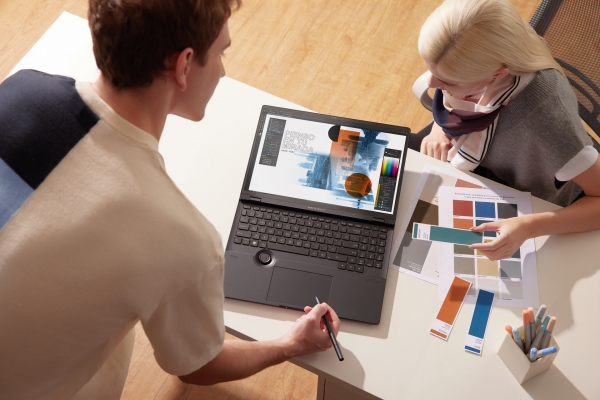 proart-studiobook-16-step-wise-design-enable-180-degree-open.jpg