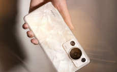 p60-pro-product-creative-ksp-shot-headquarter-p60-pro--ksp-shot-16-9--lifestyle-cmf-dress--rococo-pearl-jpg.jpg