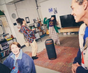srs-xv800-main-01-omni-directional-room-large.jpg