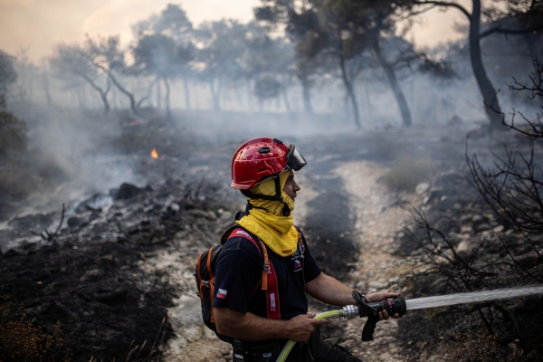 clovek-a--michal-fanta-greece-fire-001-(1).jpg