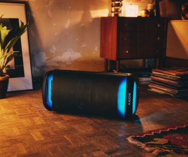 srs-xv500-in-situation-horizontal-blue-lighting-large.jpg