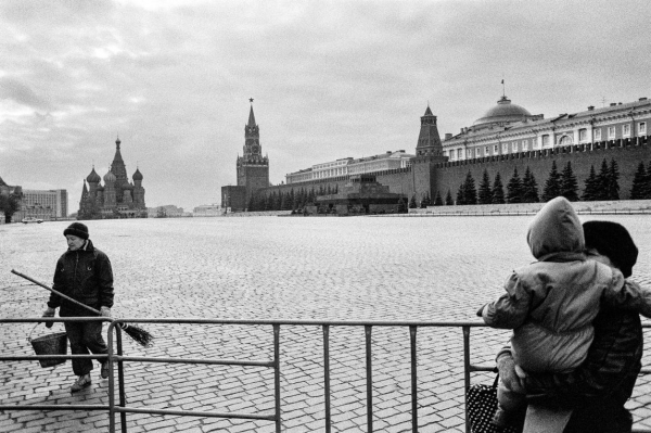 16-cerna-a-bila-vladimir-birgus,-moskva,-1993.jpg