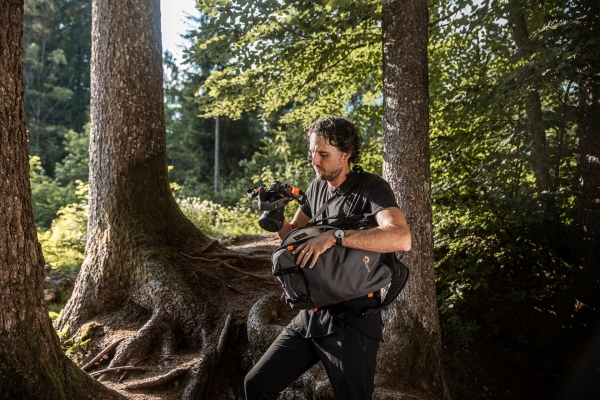 emotional-image-lowepro-trekker-lite-3.jpg
