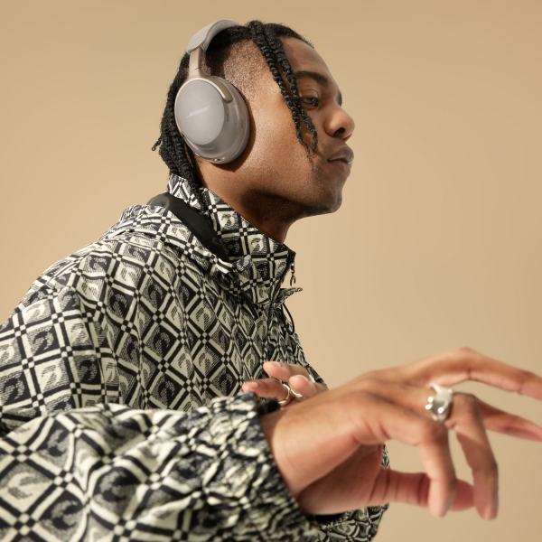 bose-qc-ultra-headphones-sandstone-le24-02-situ-2400x2400.jpg