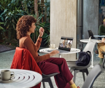 hp-omnibook-x-ai-pc-lifestyle-image-4.jpg