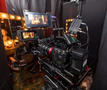 eos-c400--lifestyle.jpg