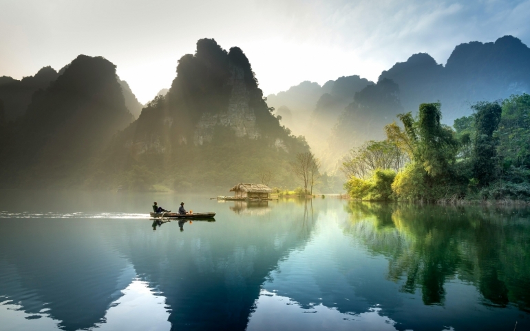 pexels-quang-nguyen-vinh-222549-2166711.jpg