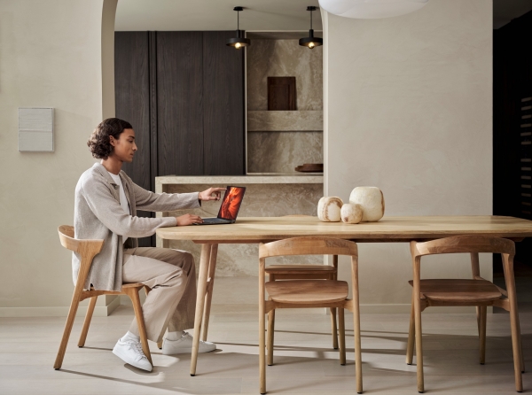 zenbook-s-14-ux5406sa-scenario-photo-03.jpg
