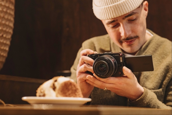 eos-r50-v-ls.jpg