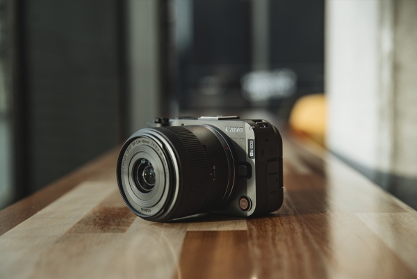 eos-r50-v.jpg