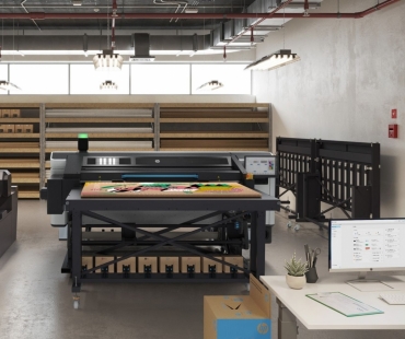 hp-latex-r530-and-hp-printos-production-hub--enviro.jpg