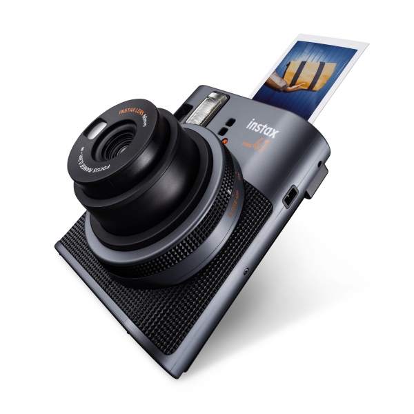 (high-res)-instax-mini-41---promotional-images---05-convexity-of-the-lens---(1-1).jpg