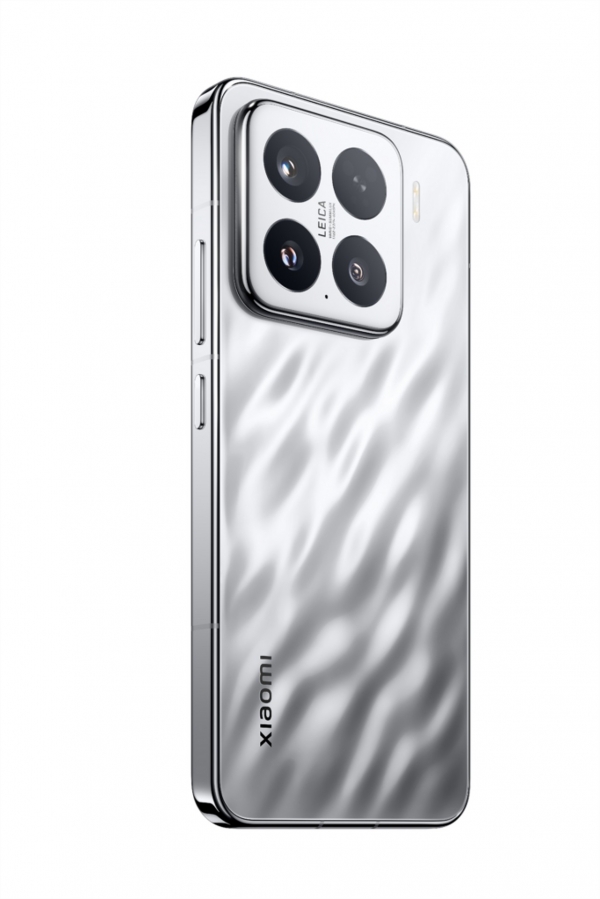 xiaomi-15-silvery-back-45-l-683x1024.jpg