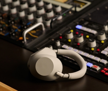 7-wh-1000xm6-co-creation-headphonewithstudiogear.jpg